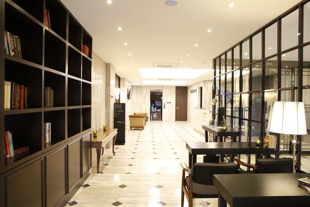 Hotel Doma Myeongdong Seoul Bagian luar foto
